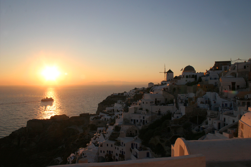 Top Greek islands for honeymoon: Santorini